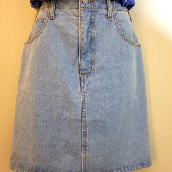 Guess Vintage Light Wash Denim Skirt - Picture 2 of 6